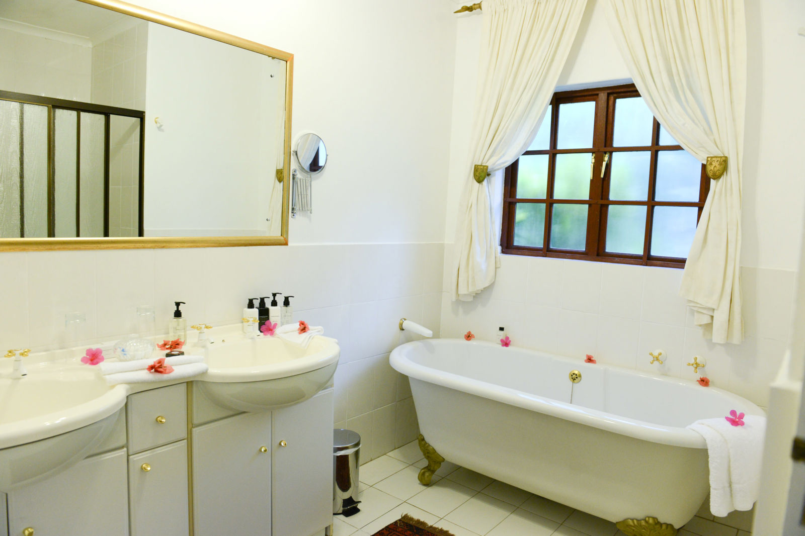 Luxury Suite 5 4